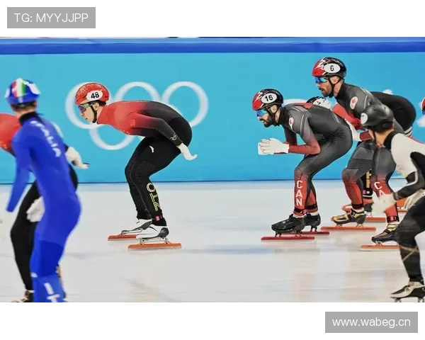 武大靖随手一张家居照，沙发旁那双鞋把我平凡人生打回原形