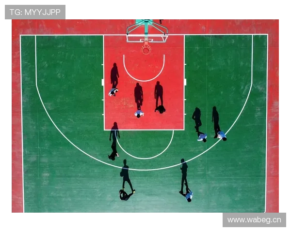 一图看懂篮球比赛如何判定打手犯规的标准与要点